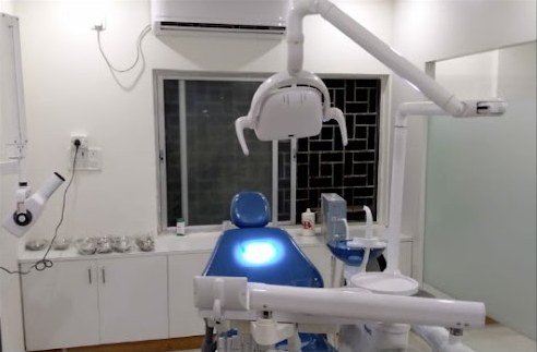Treatment room at Chaturvedi Dental Clinic with a dental chair and overhead operating light